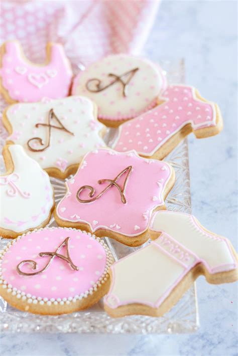 how-to-make-monogrammed-sugar-cookies-without image