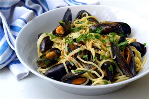 spaghetti-with-mussels-recipe-great-british-chefs image