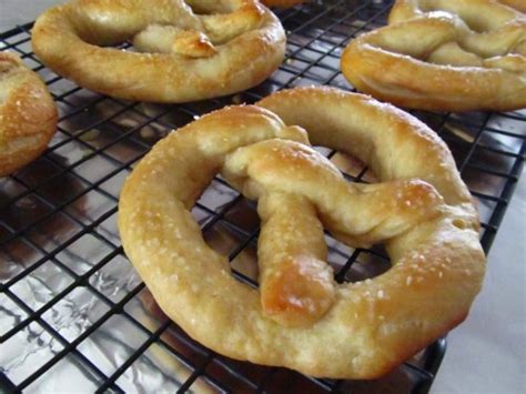 how-to-make-easy-homemade-soft-mall-pretzels image