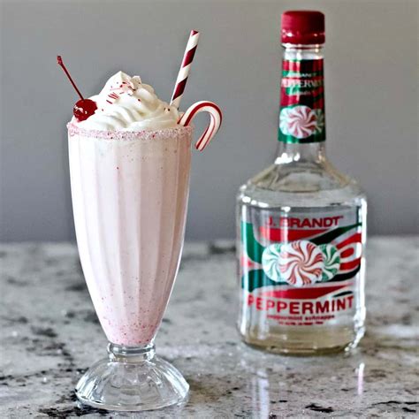 peppermint-milkshake-with-schnapps image