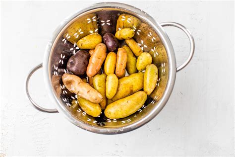 roasted-fingerling-potatoes-easy image