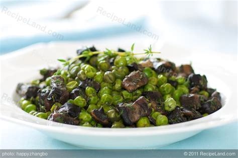 skillet-peas-with-mushroom-and-thyme image