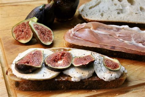 fresh-fig-prosciutto-grilled-cheese-sandwich image