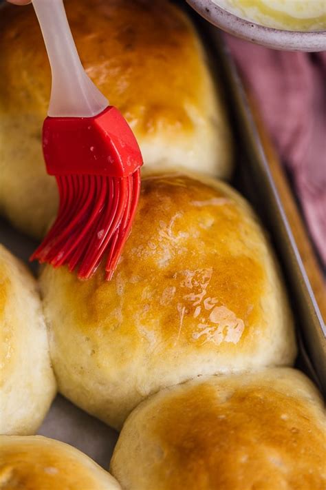 homemade-dinner-rolls-recipe-with-yeast-super-soft image