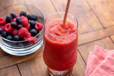 watermelon-strawberry-smoothie-recipe-the-mom-100 image