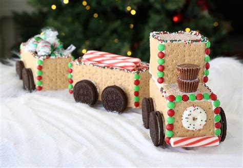 how-to-make-a-festive-christmas-candy-train image