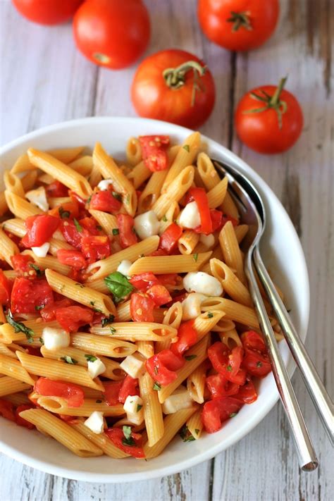 pasta-with-fresh-tomato-sauce-and-mozzarella image