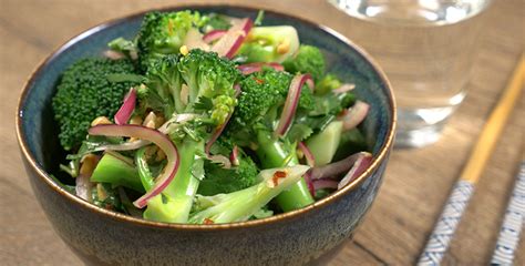 thai-broccoli-peanut-salad-healthy-lunch-ideas image