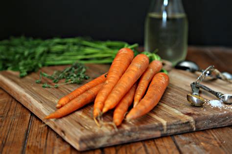 white-wine-braised-carrots-bell-alimento image