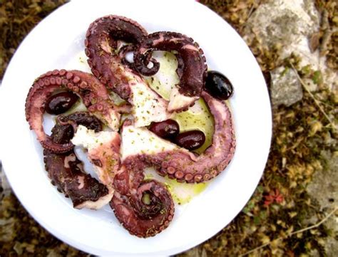 greek-marinated-octopus-in-vinegar-htapodi-ksydato image