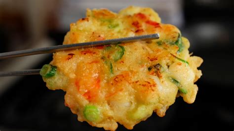 seafood-pancakes-haemuljeon-해물전-recipe-by-maangchi image