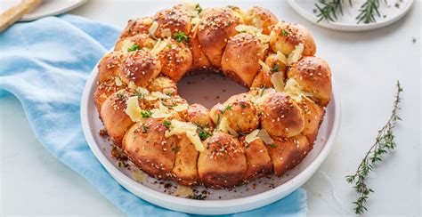 mouthwatering-herb-and-cheese-savory-monkey-bread image