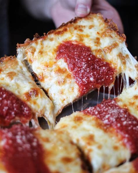 what-is-detroit-style-pizza-why-people-love-it image