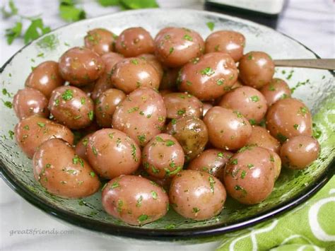 easy-steamed-parsley-new-potatoes-great-eight-friends image