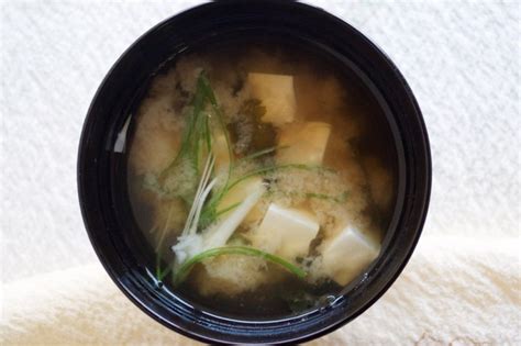 miso-soup-basics-recipetin-japan image