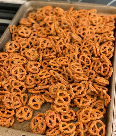 garlic-ranch-seasoned-pretzels-the-cookin-chicks image