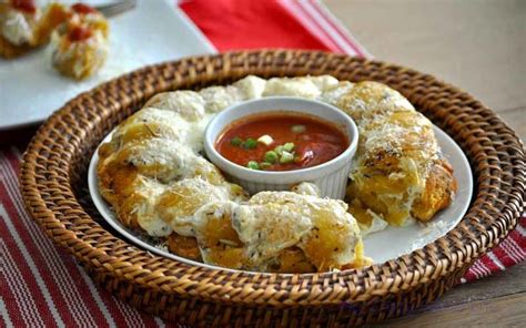 savory-garlic-monkey-bread-recipe-my-crazy-good-life image