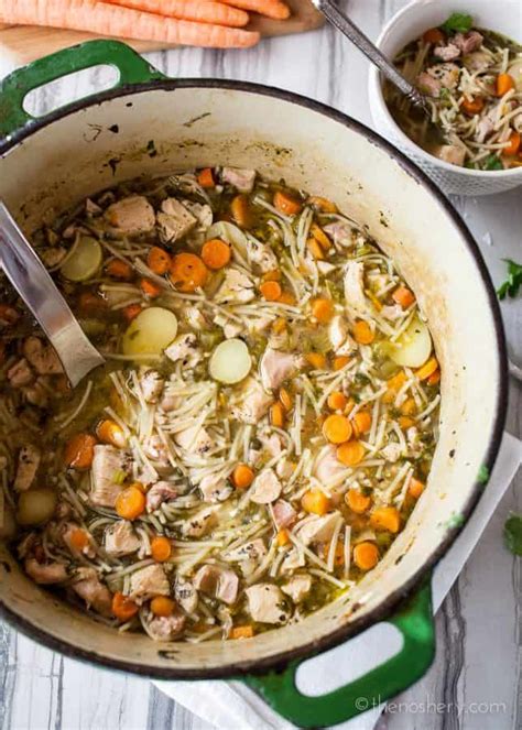 sopa-de-pollo-con-fideo-chicken-noodle-soup-the image