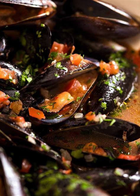 how-to-cook-mussels-with-garlic-white-wine-sauce-recipetin-eats image
