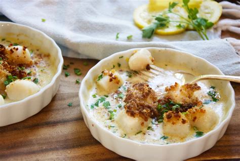 baked-bay-scallops-in-garlic-cream-sauce-gather-be image