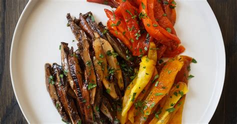 balsamic-grilled-portobello-and-roasted-pepper-salad image