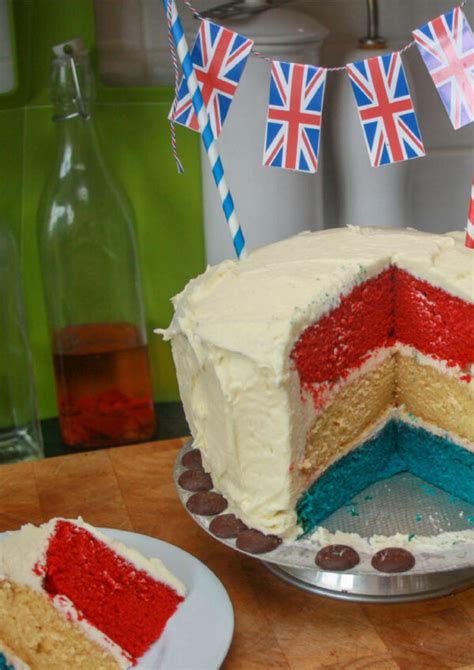 red-white-and-blue-layer-cake-mum-in-the-madhouse image