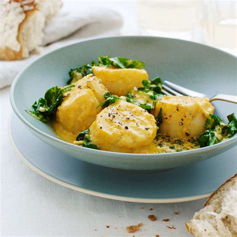 curried-scallops-with-spinach-food-wine image