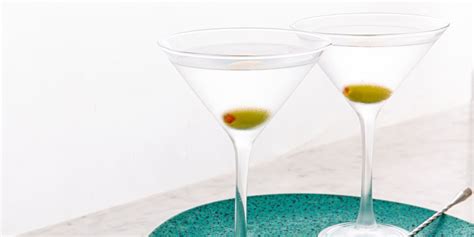 how-to-make-a-classic-vodka-martini-delish image