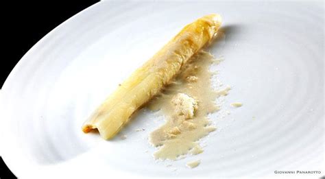 how-to-cook-white-asparagus-tips-to-prepare-this image
