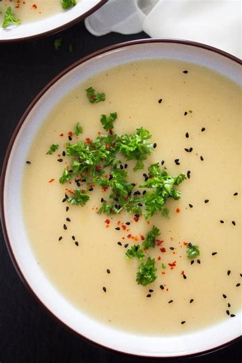 creamy-kohlrabi-soup-with-potatoes-german image