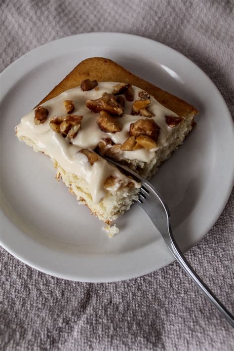 maple-cake-with-cream-cheese-frosting-and-maple image