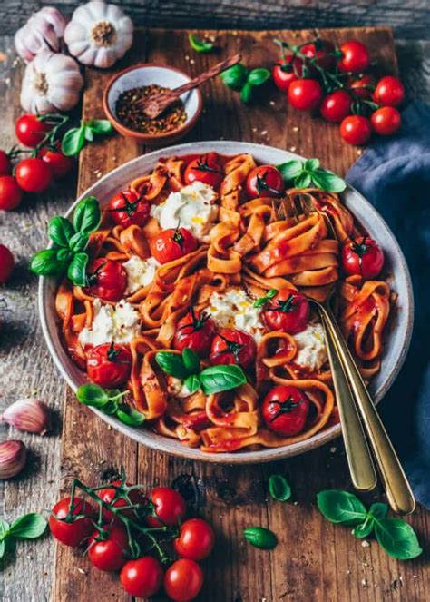 creamy-tomato-pasta-al-pomodoro-vegan-bianca image