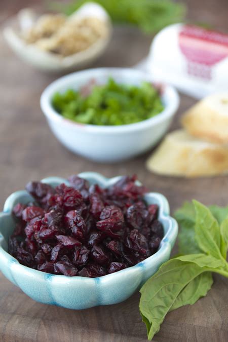 cranberry-pesto-crostini-with-chevre-healthy image