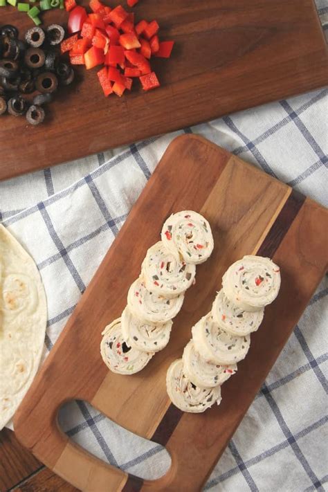 cream-cheese-ranch-roll-ups-easy-party-appetizer-stephie-cooks image