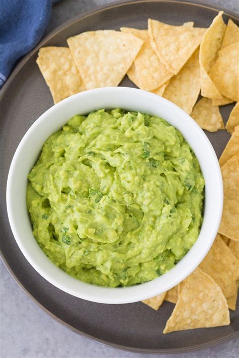 the-best-guacamole-recipe-quick-and-easy image