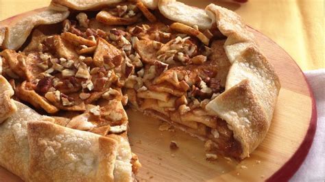 cinnamon-apple-crostata-recipe-pillsburycom image