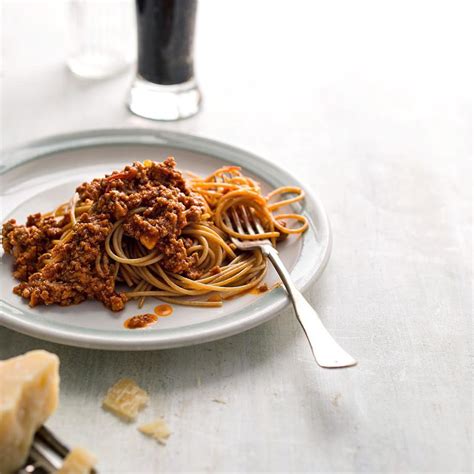 greek-spaghetti-makaronia-me-kima-eatingwell image
