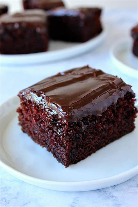 one-bowl-chocolate-cake-recipe-crunchy-creamy image