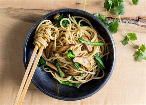 umami-garlic-noodles-with-mustard-greens-area-man image