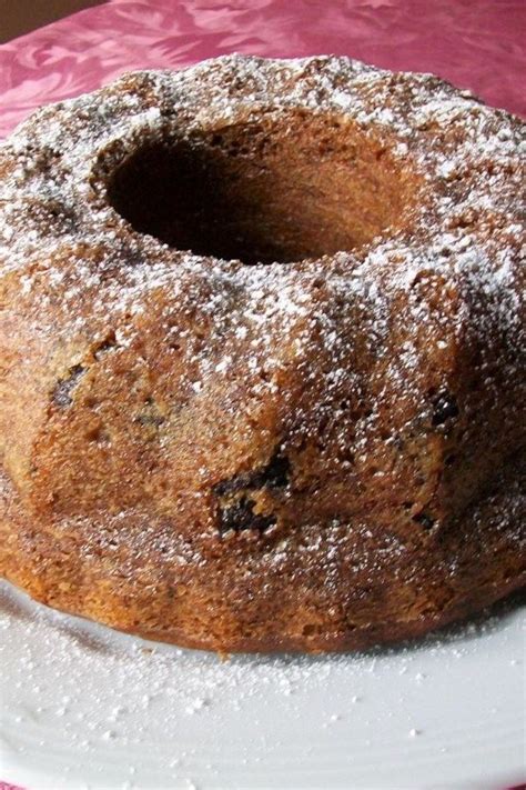 maui-banana-cream-tube-cake-recipe-dessert image