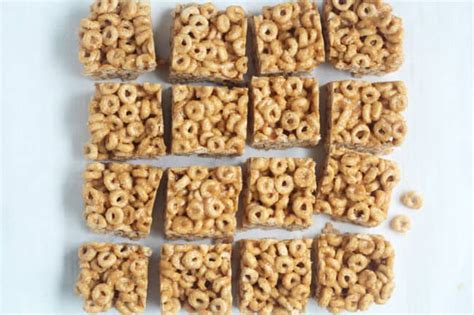 3-ingredient-cereal-bars-yummy-toddler-food image