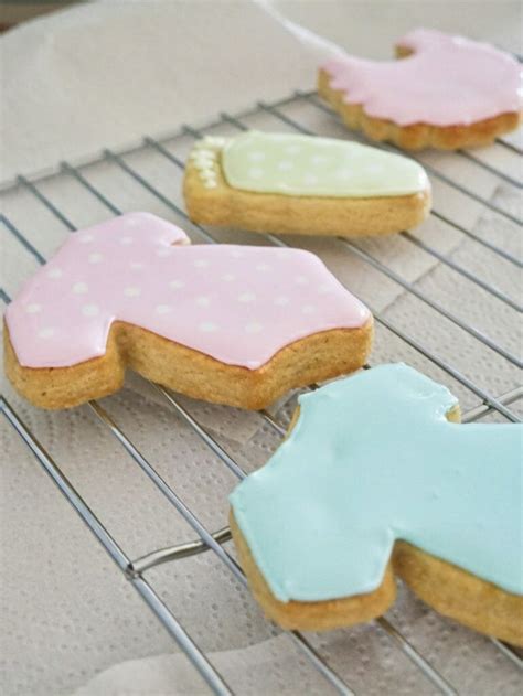 adorable-homemade-baby-onesie-cookies-into-the image