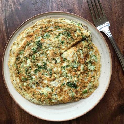 egg-white-spinach-omelette-recipe-with-garlic image