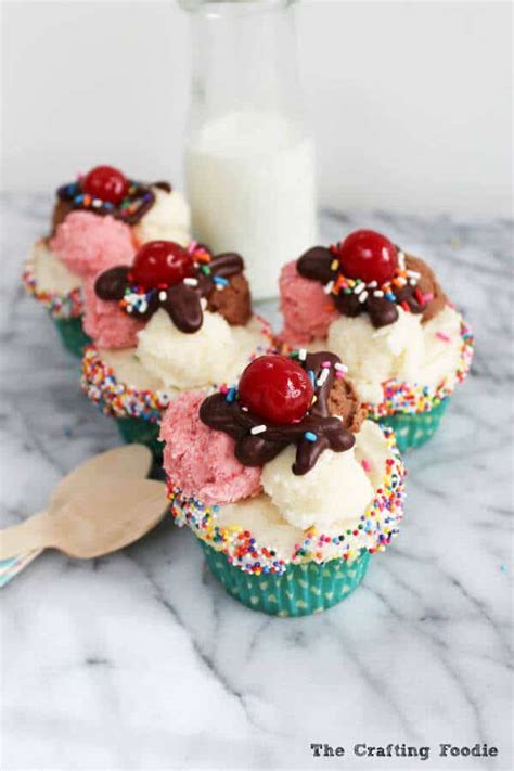 ice-cream-sundae-cupcakes-cute-vanilla-cupcakes image
