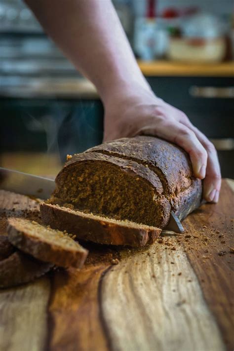 recipe-cornmeal-and-molasses-sandwich-bread-the image