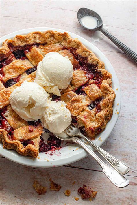 blackberry-pie-recipe-simply image