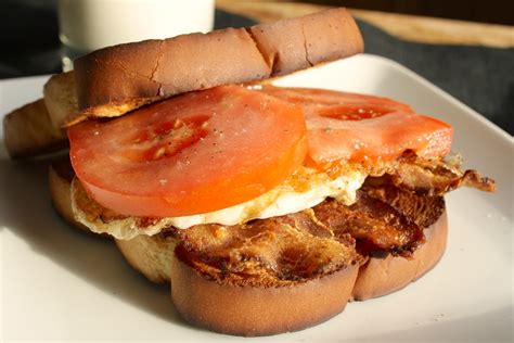 bacon-egg-and-tomato-sandwich-the-hungry-hutch image