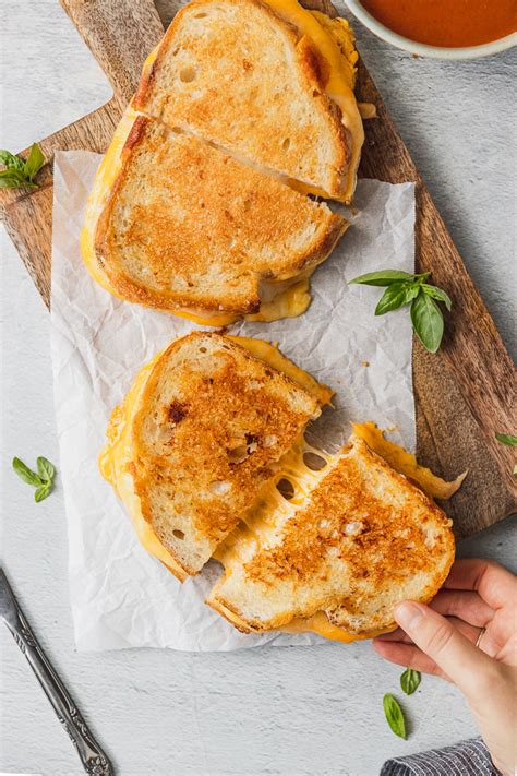 4-cheese-gourmet-garlic-grilled-cheese-fork-in-the image