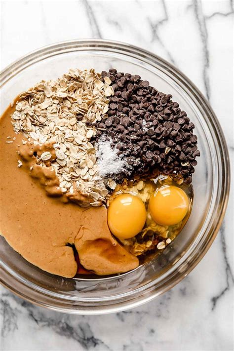 5-ingredient-healthy-peanut-butter-granola-bars-5-min image