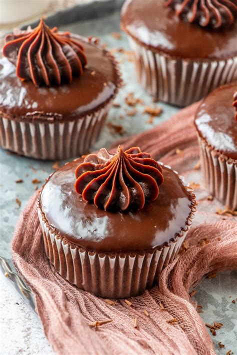 chocolate-cupcakes-with-chocolate-ganache-recipe-girl image